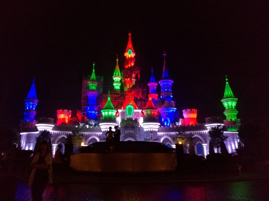 Υψηλή φωτεινότητα COB LED σκηνικό φως 200W RGBW 4 In1 Magic Par Για το έργο Fantawild Cartoon Castle