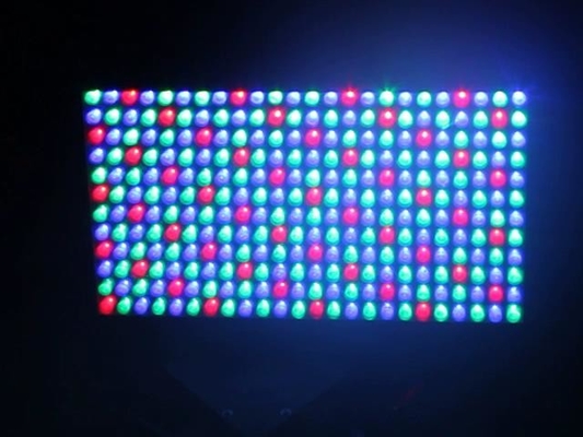 Το πλύσιμο στροβοσκόπιων των εσωτερικών επίπεδων οδηγήσεων ελέγχου ανάβει το λάμποντας πιό τυφλό φωτισμό εγχώριου κόμματος σκηνικού Disco